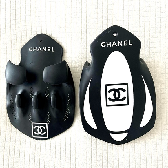 CHANEL New Paddle Gloves Swim Hand Black & White -Collector’s Item - Never Used - Picture 1 of 6